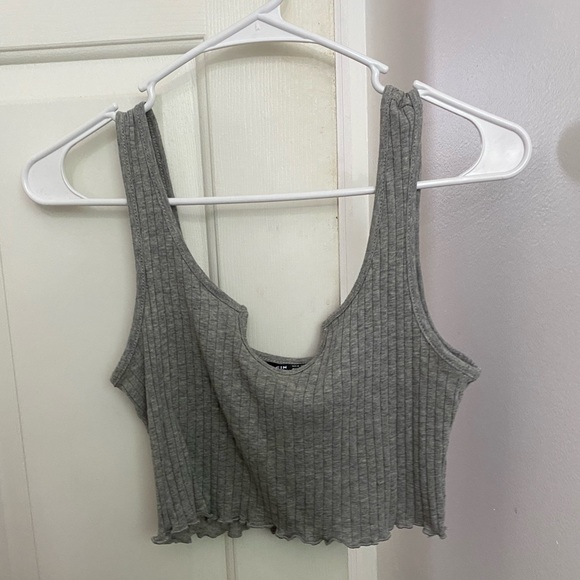 Notched Neck Rib-Knit Crop Tank Top - Picture 2 of 3